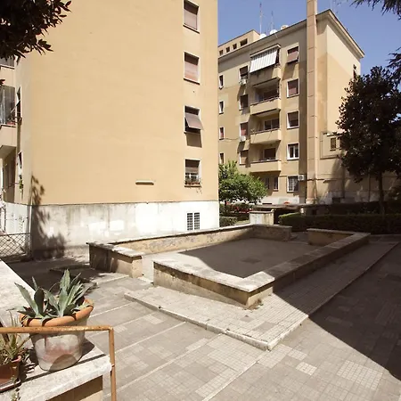 Garbatella 2br House Apartman